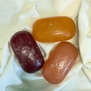 Vintage The Body Shop Soap Satsuma/Pink Grapefruit/Strawberry Pack of 3 Bolo